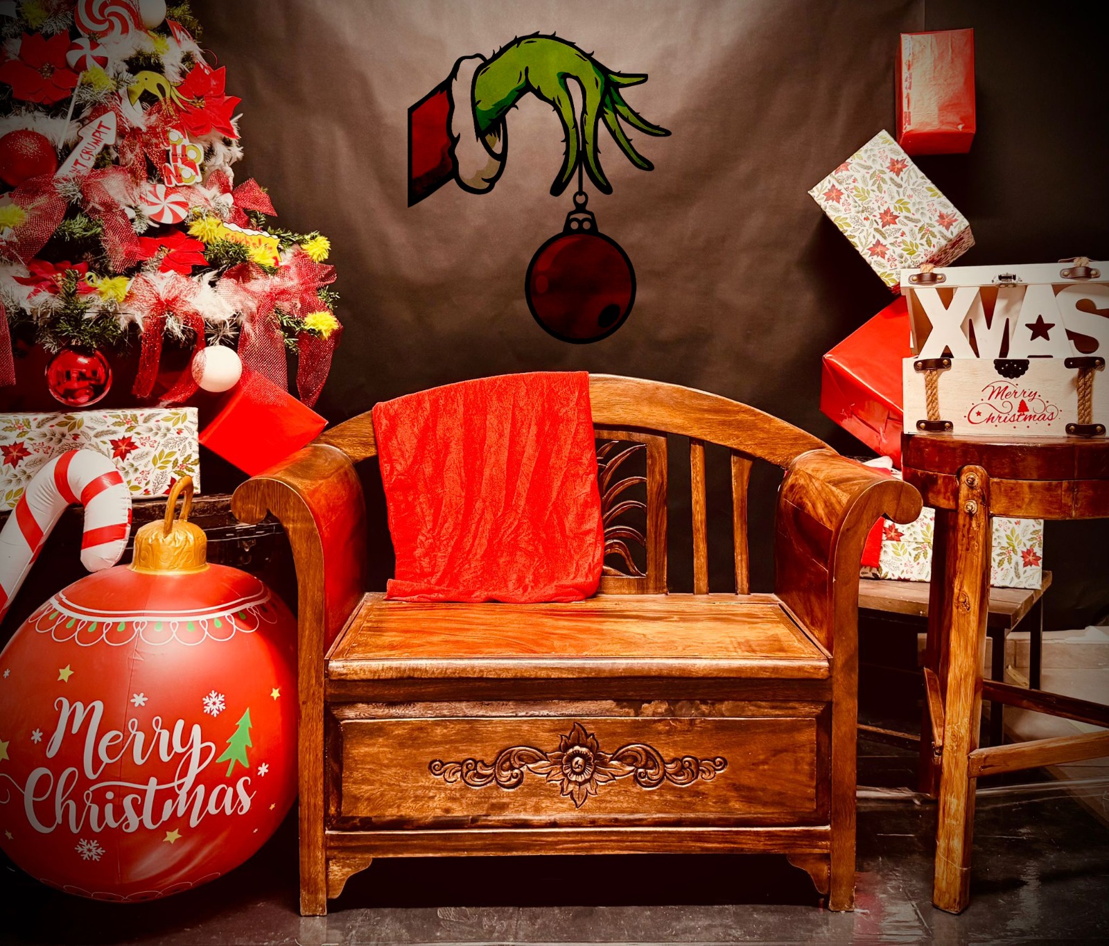 Scenografia di Natale con panca in legno